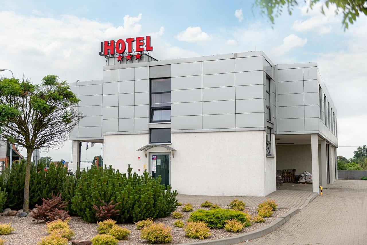Police Mostowe Hotel Police מראה חיצוני תמונה