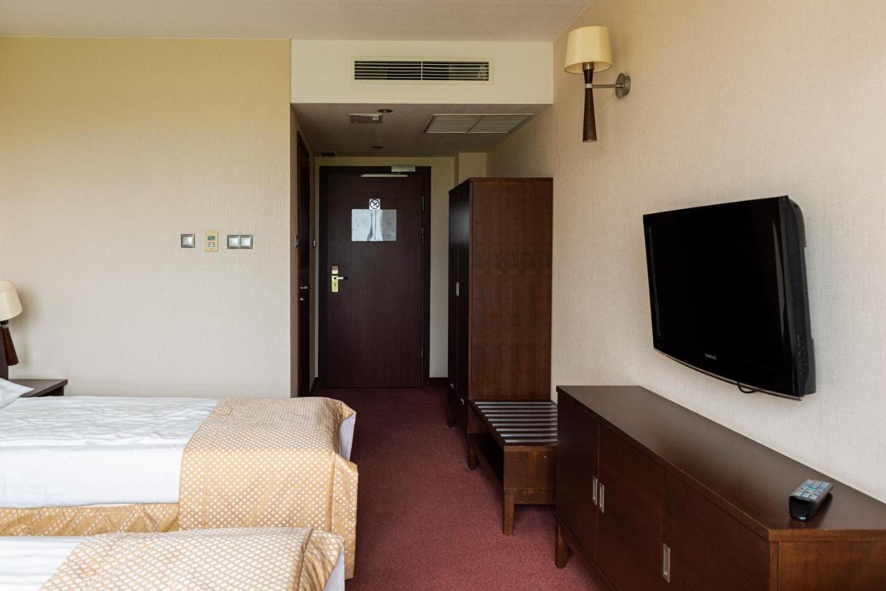 Police Mostowe Hotel Police מראה חיצוני תמונה